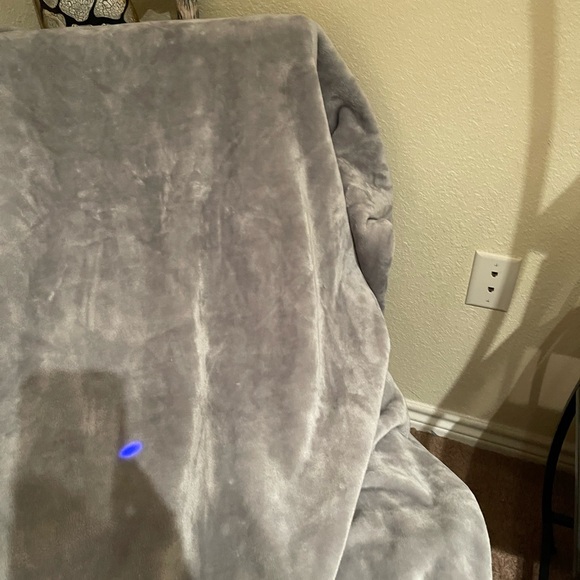 Better Homes And Gardens Soft Gray throw blanket pre-owned - Picture 14 of 15